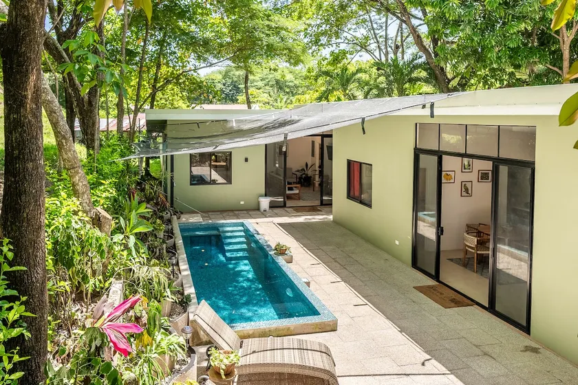 Walk 2 the beach: 2 Private Villas, 3BR, Sleeps 6+ - Image 1