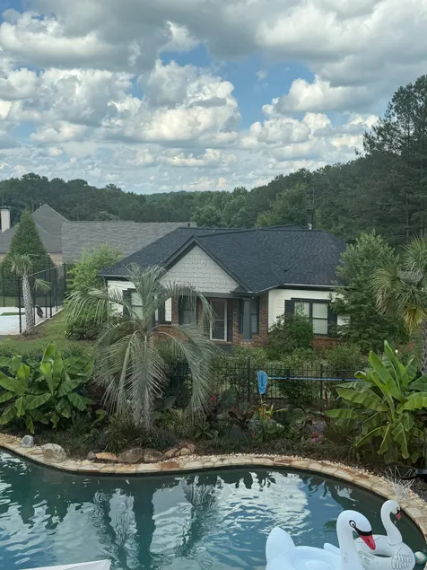 Standalone Smart Home Oasis: 2BR, 3 Smart TVs! - Image 1