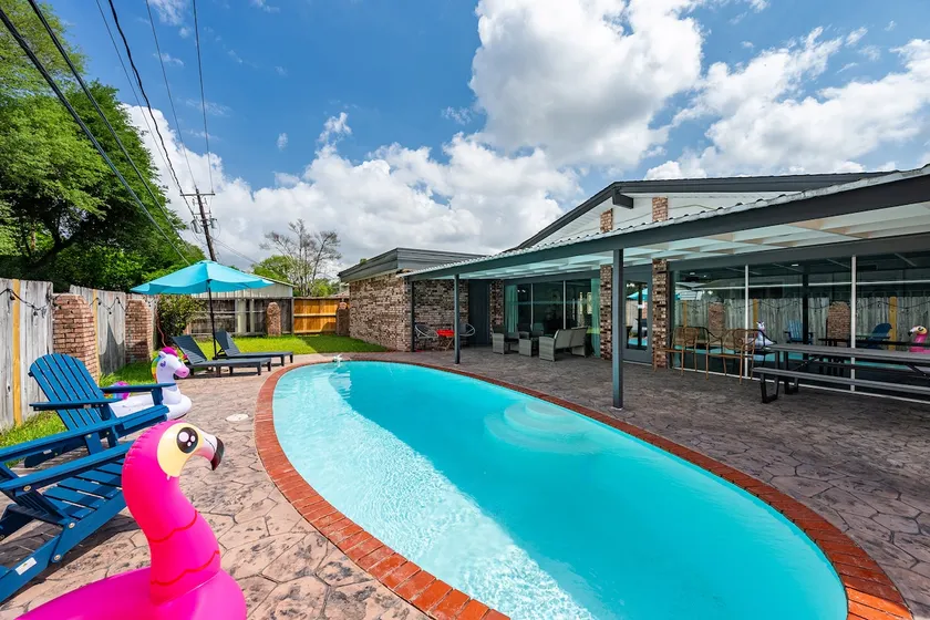 Modern Family Fun Home Pool & Game Room Near Hobby - Image 1