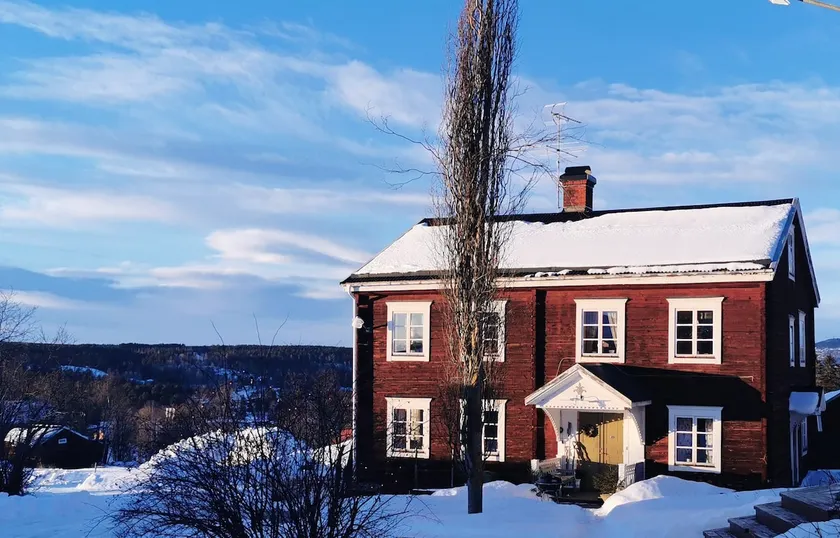 Rural idyll with lake views - large & cozy house. - Image 1