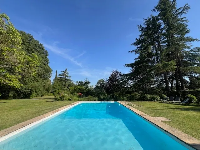 Outbuilding in house, shared pool and garden - Image 1