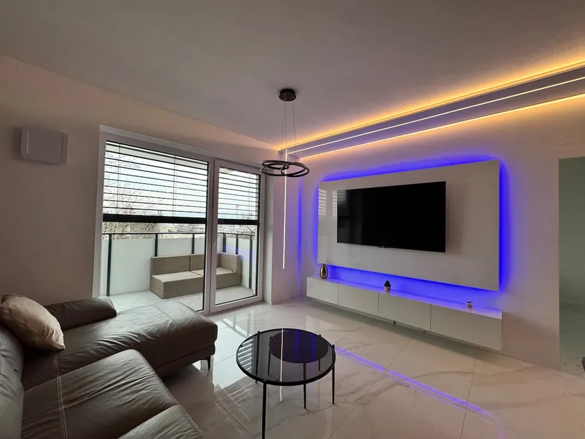 Luxury apartment, castle view - Image 1