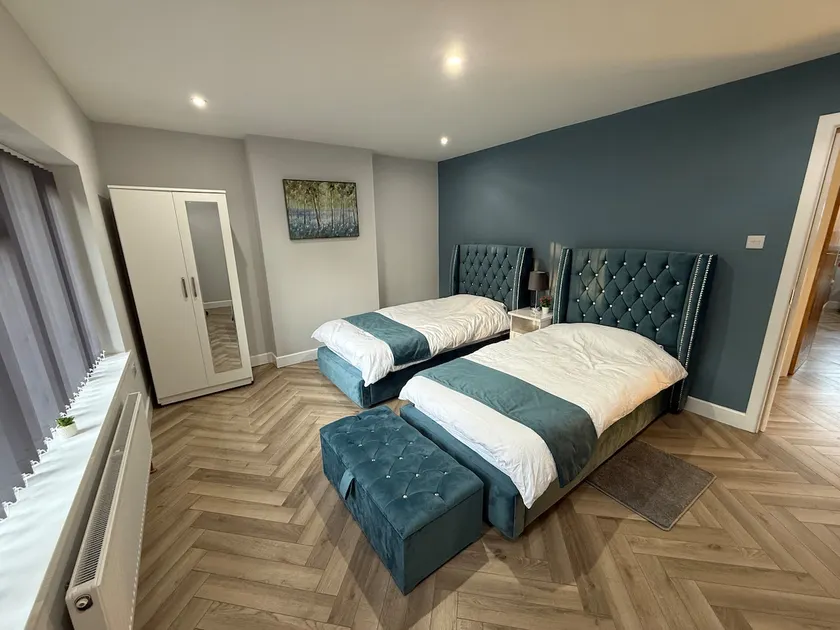Luxurious 3 bedrooms flat near New Cross,Wolverhampton No Parties or events - Image 1