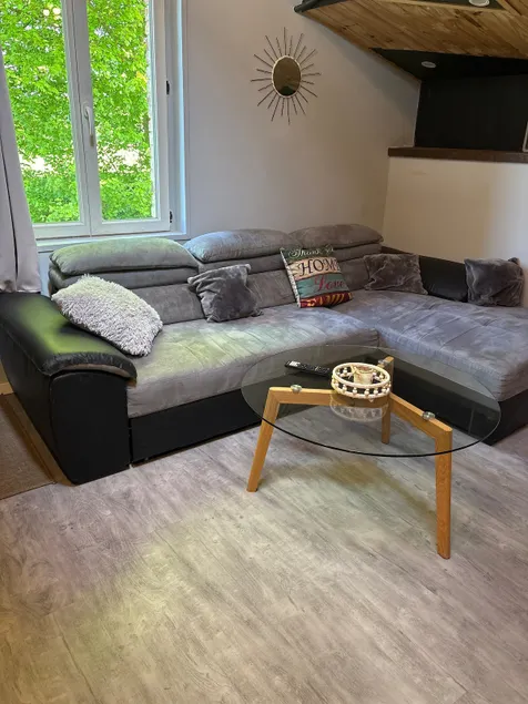 Apartment upstairs - Image 1