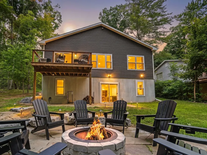 Sanford Lake Access, Fire Pit & Forest Views - Image 1