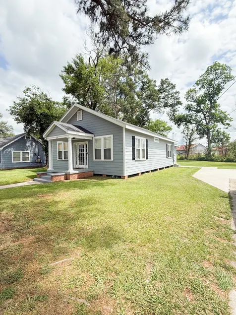 Brother’s Bungalow Downtown - Image 1
