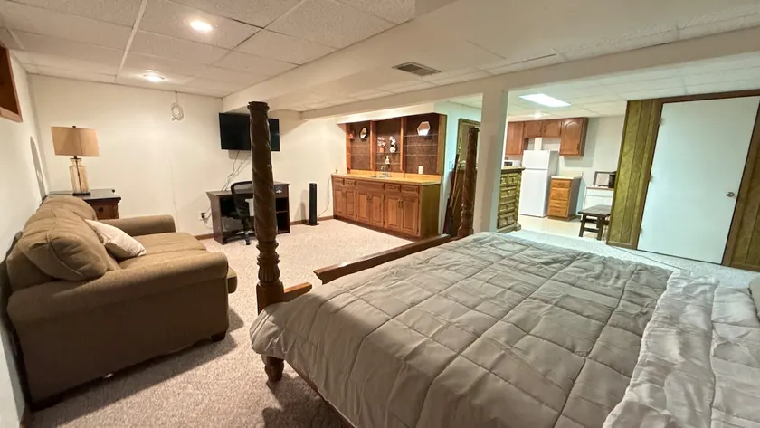Your private retreat in Lee's Summit, close to everything - Image 1