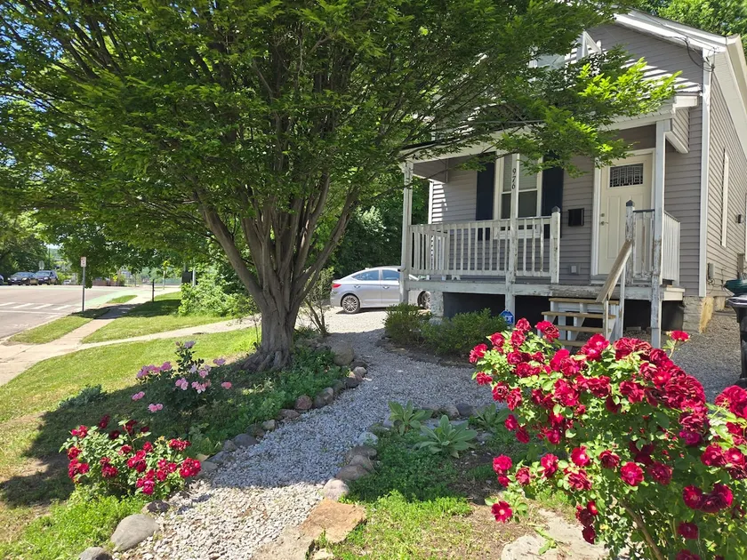 Unique 3 Qn Bd Cottage Near UC & Dwntwn, Parking - Image 1