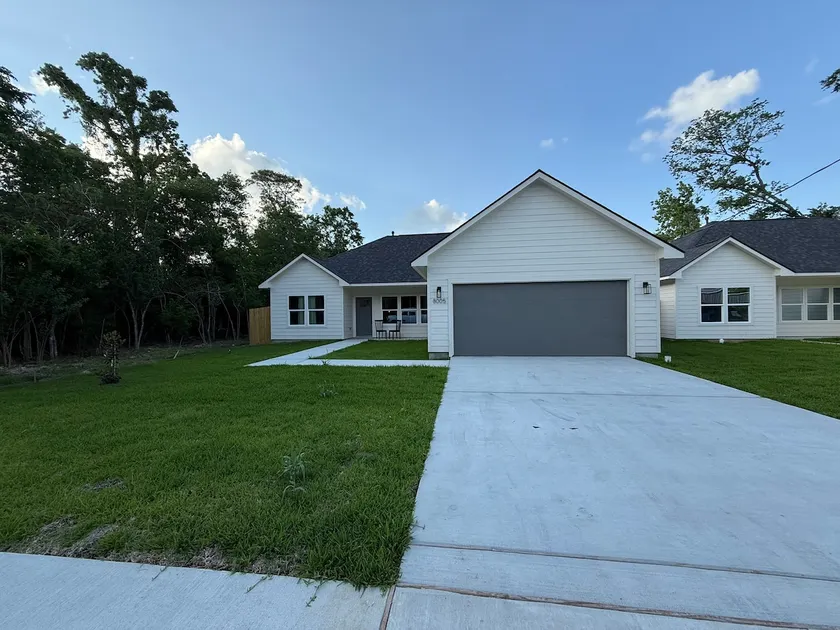 Stylish Houston Getaway | Sleeps 9 | Near IAH - Image 1