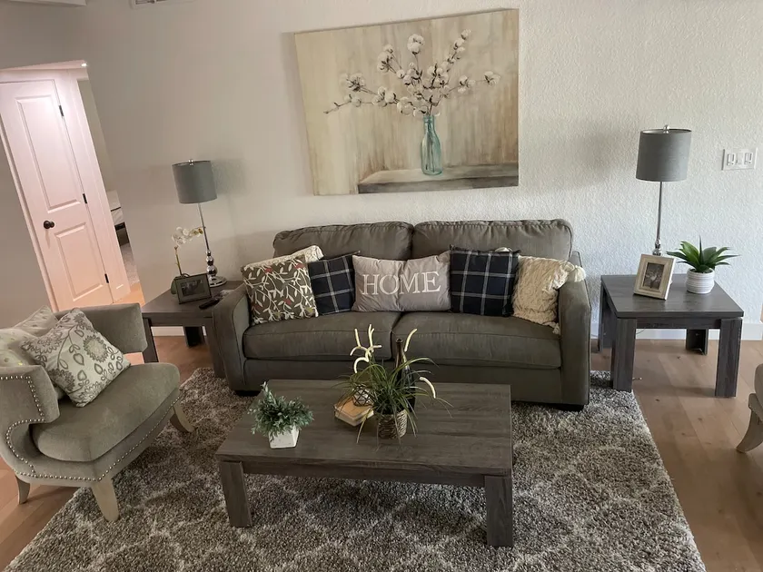 House with a vibe in West Sac - Image 1
