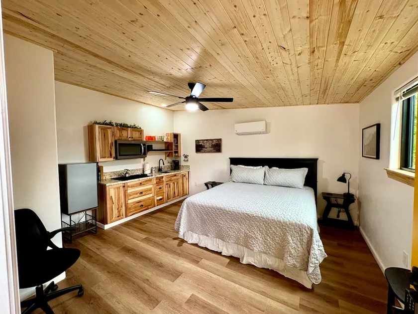 Spacious & Unique Studio Suite - Image 1