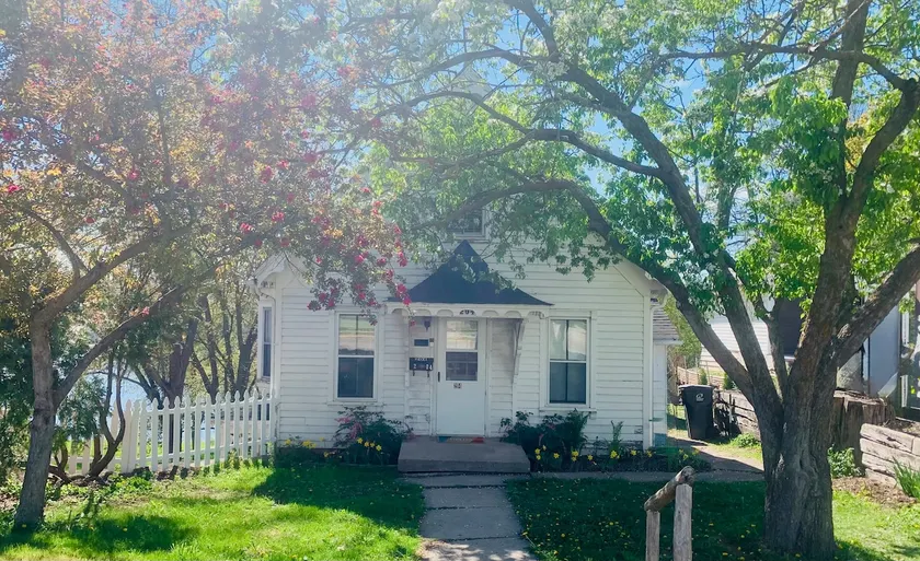 Riverside House - Image 1