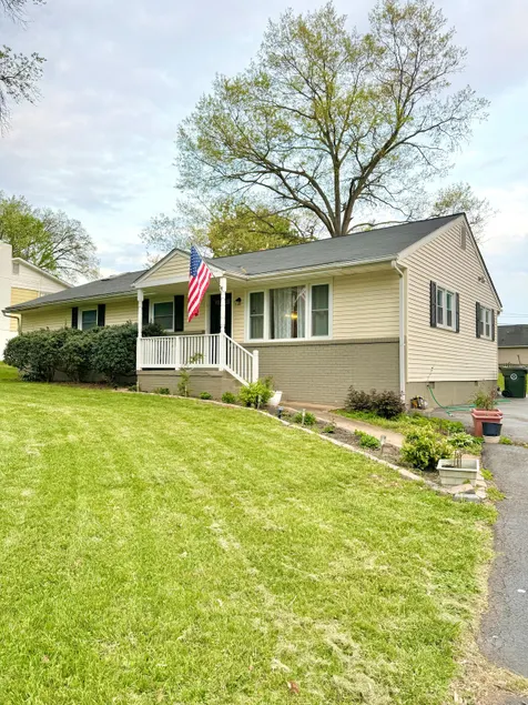 Cozy & Spacious Home in Quiet Area - Image 1
