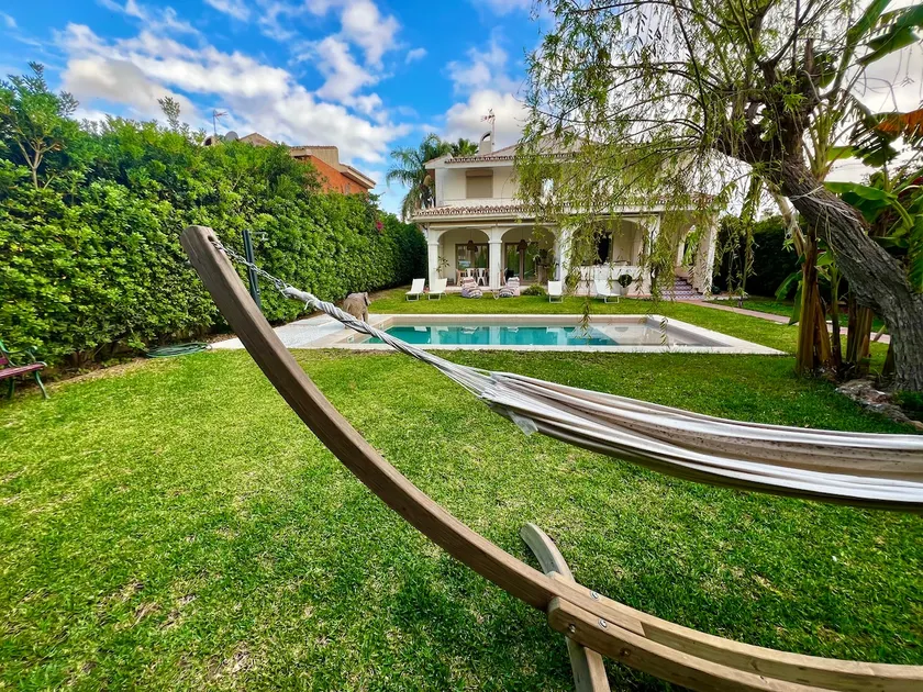 Villa with private pool 200 m from the beach - Image 1
