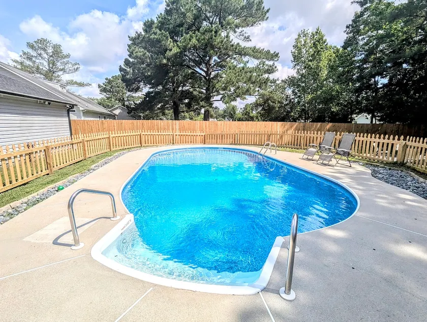 4/2 Updated home. Close to base & beaches! - Image 1