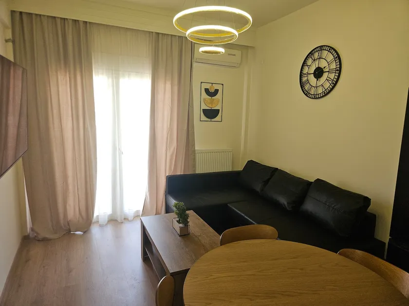 Renovated beautiful apartment - Image 1