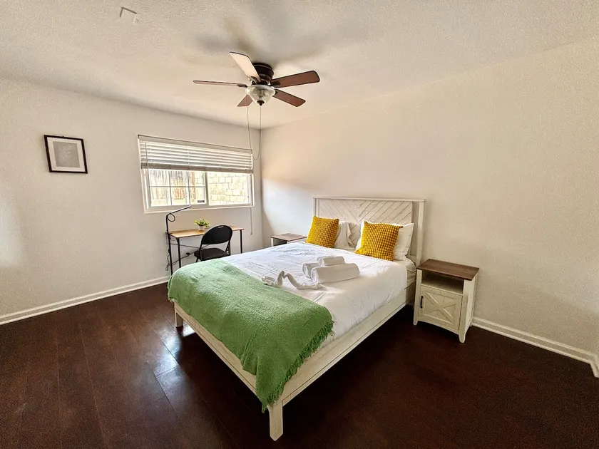 4 Bedroom Home in Vista with 6 beds 2 baths - Image 1