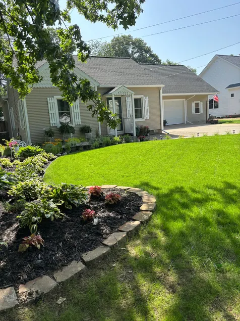 Cozy~Mins to Lake Mi ~Spacious ~Sleeps 12 5 BR~3 B - Image 1