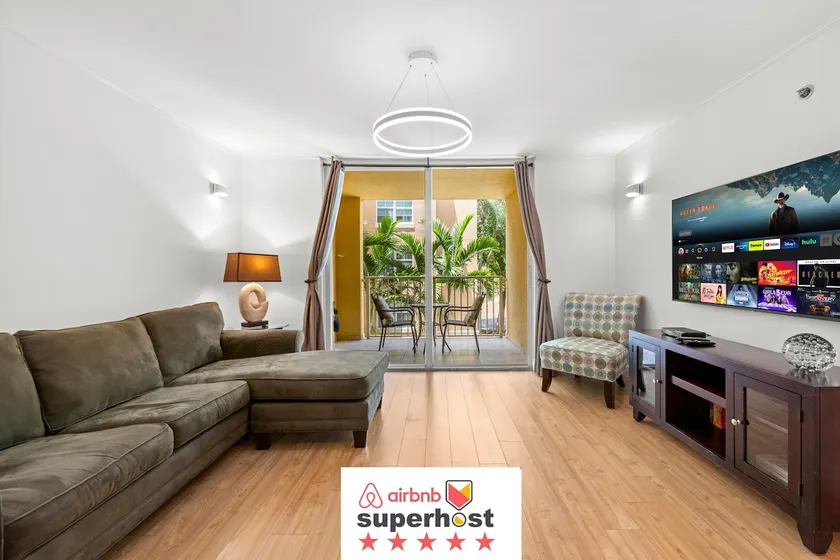 Yacht Club Luxurious 2 Bedroom and 2 Bathroom With Baby Crib - Image 1