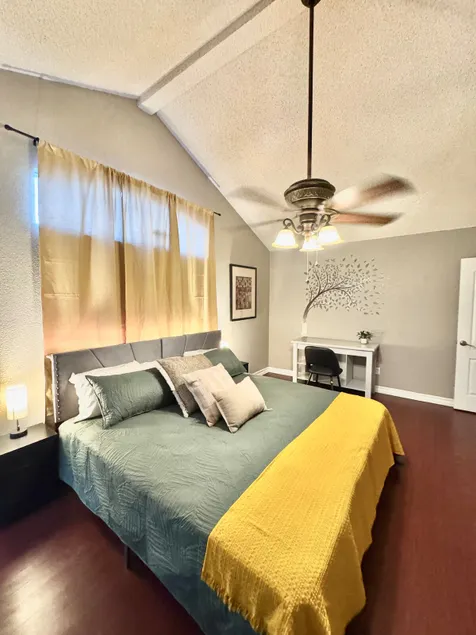 Rare to find a Desert Jewel, Beautiful Cozy Home! - Image 1