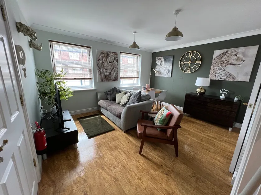 Ground Floor-FreeParking-Central - Image 1