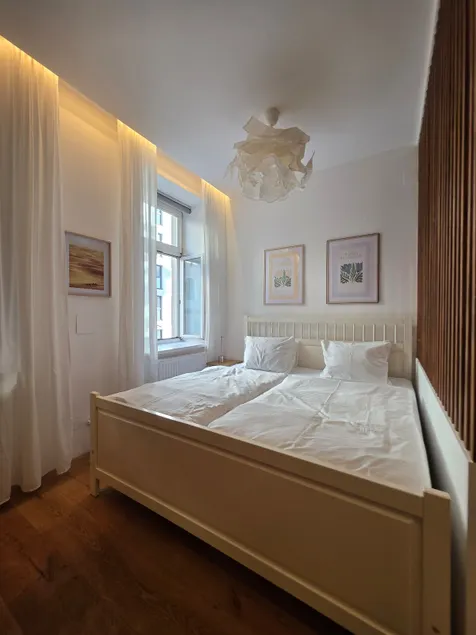 Modern studio for two – Free Garage - Image 1