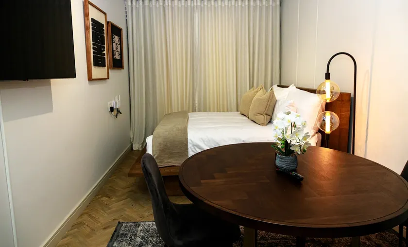 Luxury Modern Rosebank 1BR l Wi-Fi & Parking - Image 1