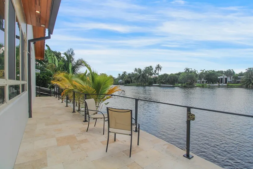 Sunny Lakefront Escape w GameRoom, Gym & SwimSpa - Image 1