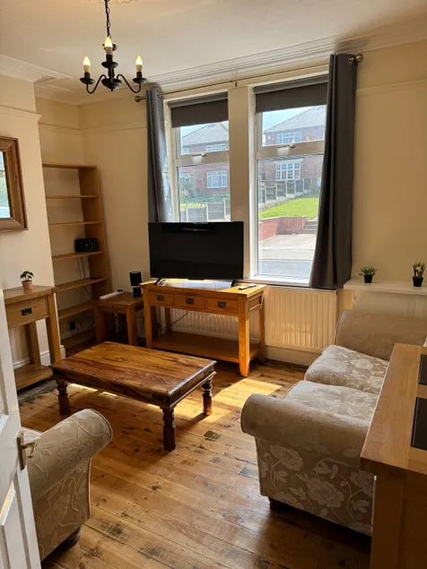 Big Sleeps 8 | Parking Train Tram Pubs | Hucknall - Image 1