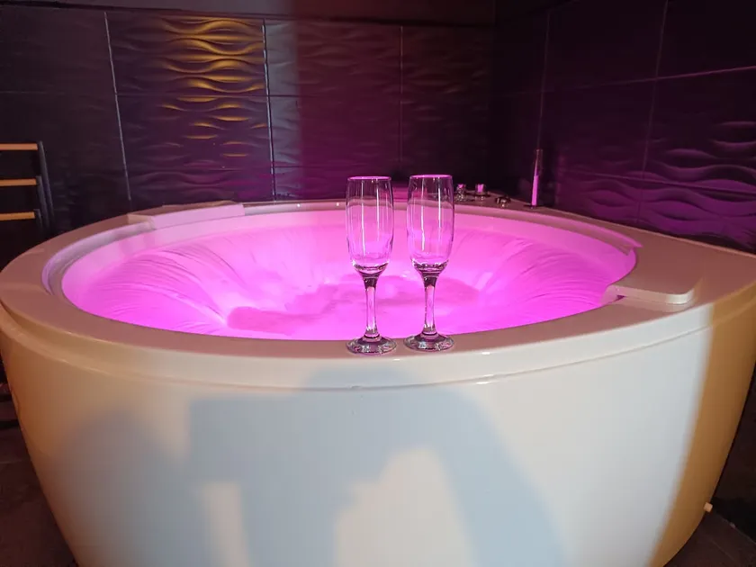 Jacuzzi, massage table, relaxation, wedding, loveroom - Image 1
