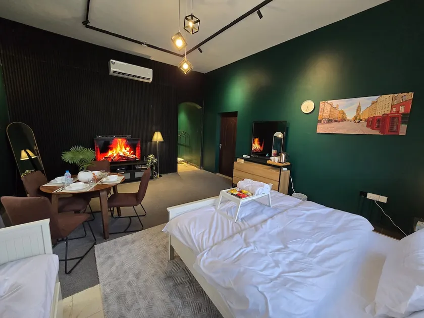 Modern Luxe Stay with Kitchen near Meydan street - Image 1