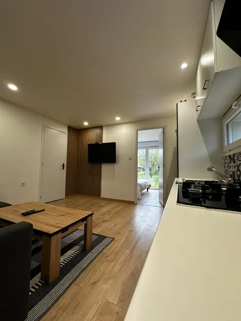 3-room house, 6 people - Image 1