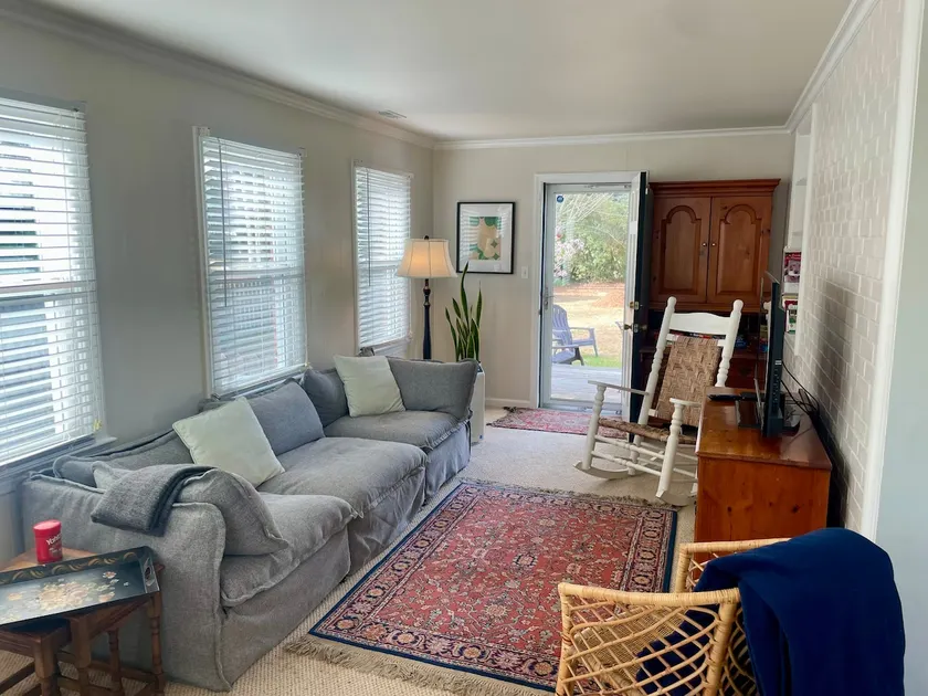 Spencer Cottage • Bright Home Near Downtown - Image 1
