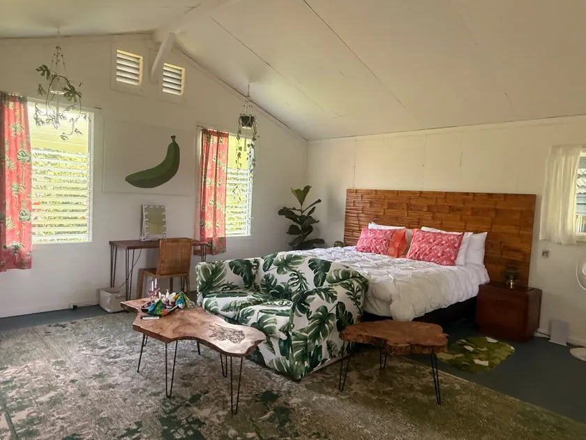 Banana Breeze Hale Private Cabin w/OpenAir Kitchen - Image 1