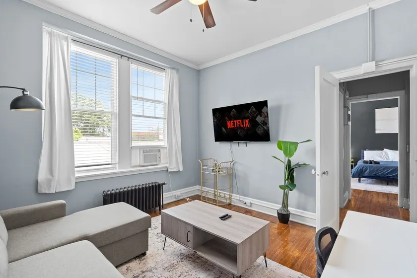 Cozy&Central Suite~1BR~In Uptown - Image 1
