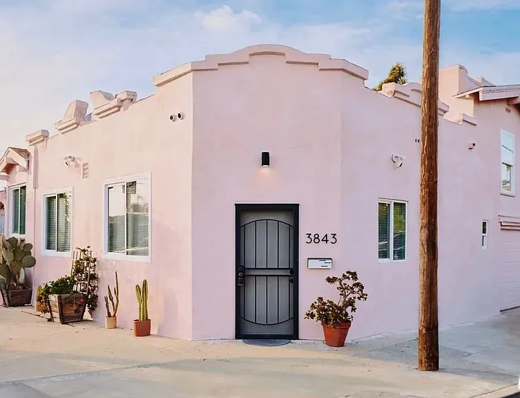 Pink Corner - Image 1