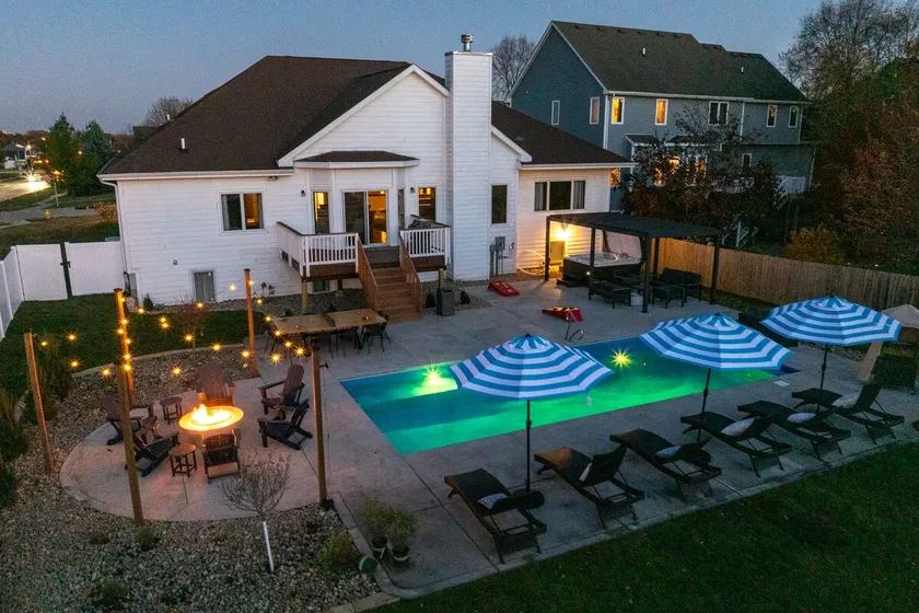 Heated Pool/Hot Tub/Arcade Room /Fire Pit/Mall - Image 1
