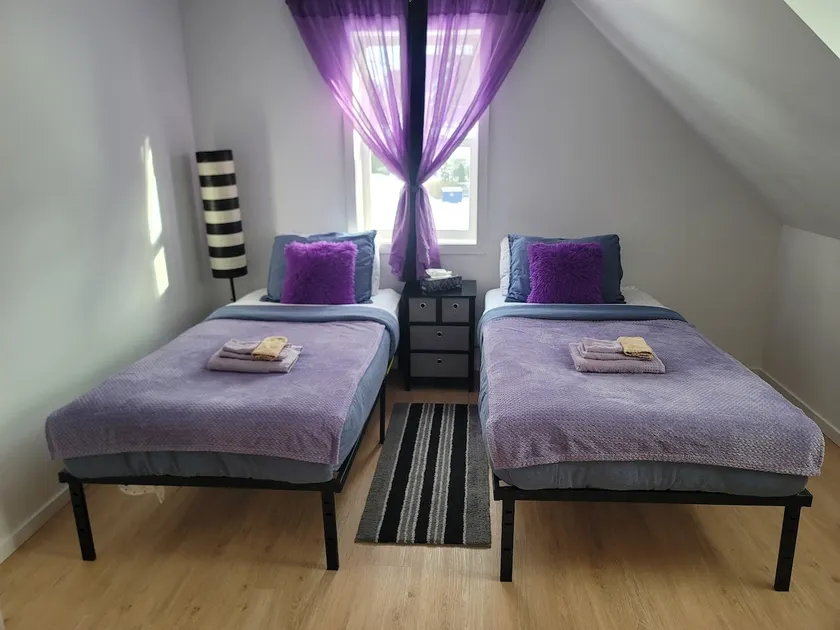 Cute warm apt close to highway - Image 1