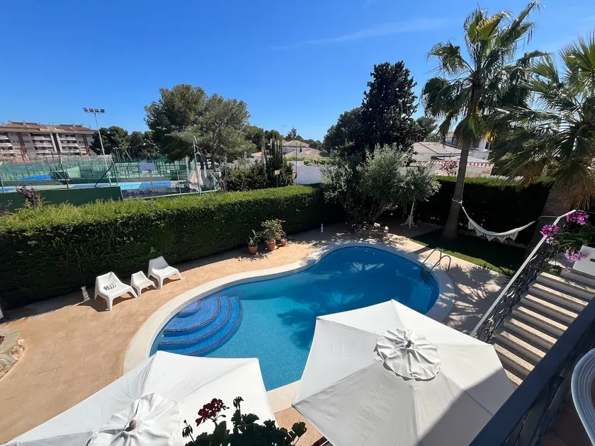House with pool near the sea - Image 1