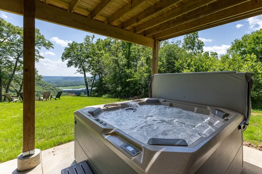 Diamond in the Bluff / HOT TUB / Sleeps 6 - Image 1