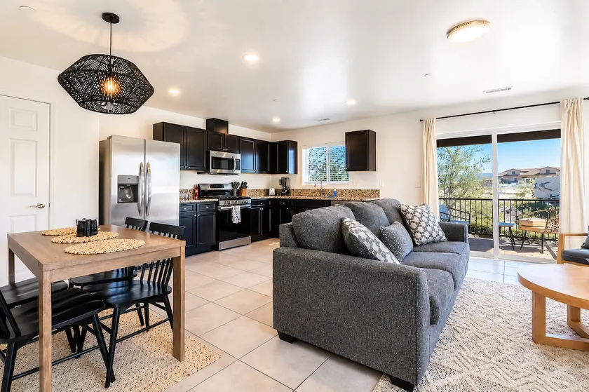 Dog-Friendly Townhome, Sleeps 6 - Image 1
