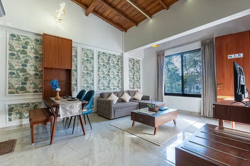 Suite 3, The Lakefront Suites at Naukuchiatal - Image 1