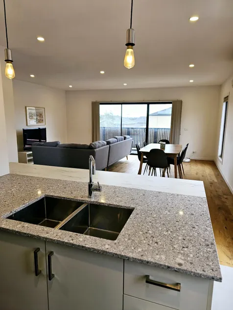 MoDERN Townhouse. Parkland OASIS. Steps to SHOPS! - Image 1