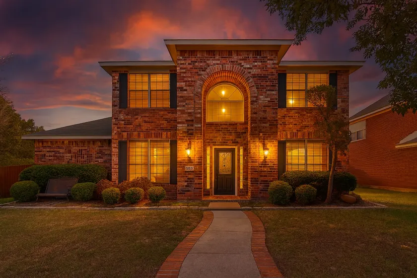 5BR Retreat in Allen Near Attractions - Image 1