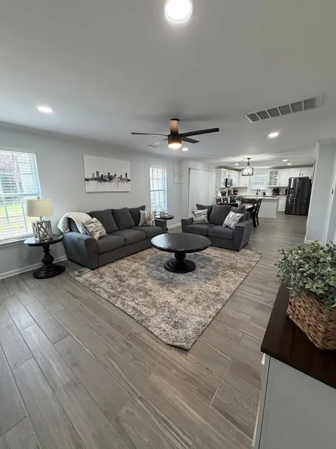Spacious- 5 beds | 10 guests | Office | Small Gym - Image 1