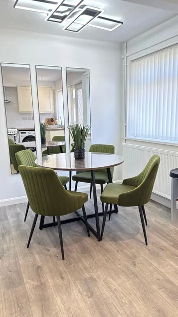 NEW refurbished Luxurious home with great transport links - Image 1