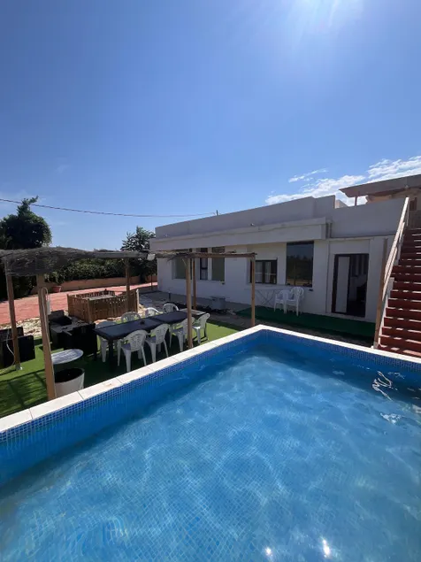 villa with pool - Image 1