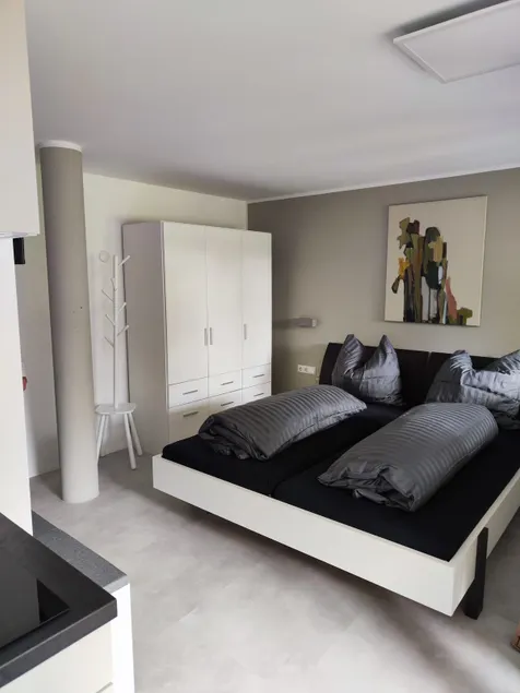 modern Studio 2 with Kitchen, Terrace+Parking - Image 1