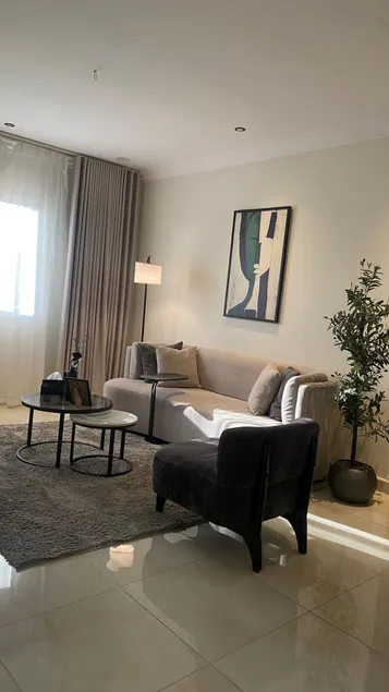 Lovely 5-bedroom apartment with two hotel-style bedrooms and a living room - Image 1