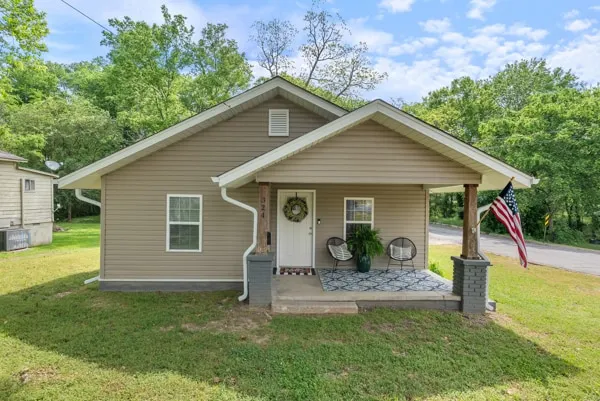 Modern 3/2 Near Downtown - Image 1